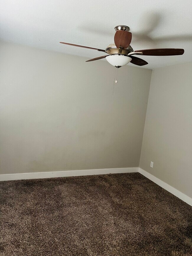 Building Photo - 2025 Broman Ct