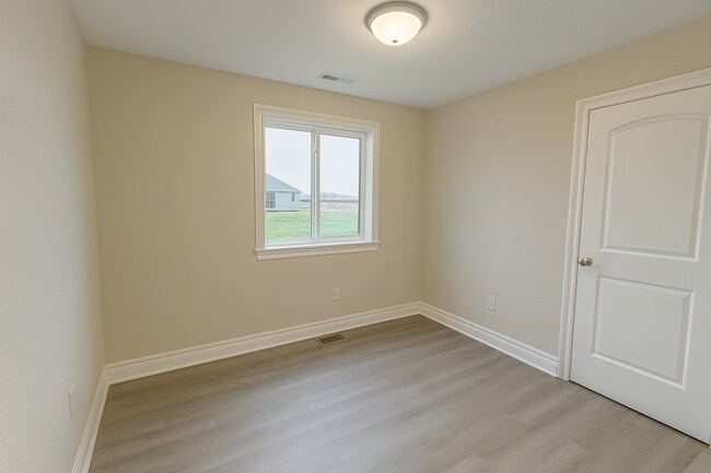 Building Photo - Spacious 4 Bedroom Home with Basement and Wet Bar in Clearwater