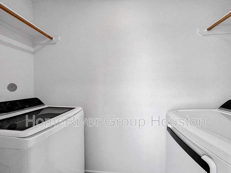 Building Photo - 6022 Starling Dr