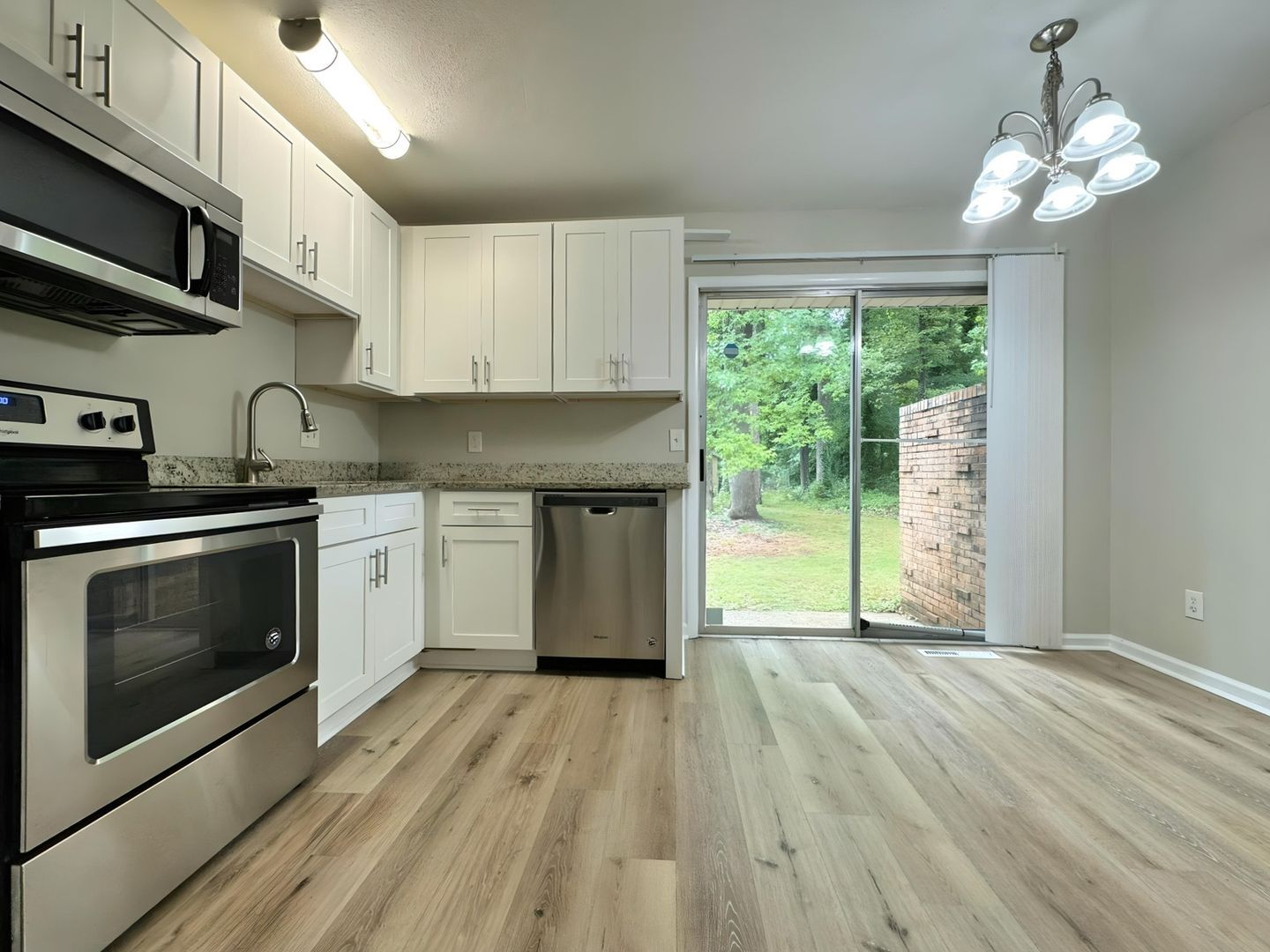 Building Photo - 4626 Highlake Dr