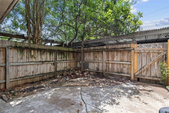 Building Photo - 8238 Fondren Rd