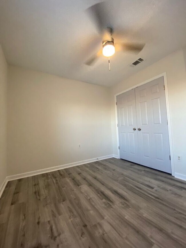 Building Photo - 324 Stewarts Landing Cir