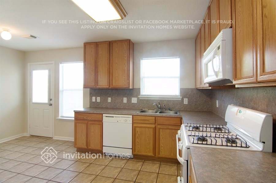 Building Photo - 8119 White Arbor Ct