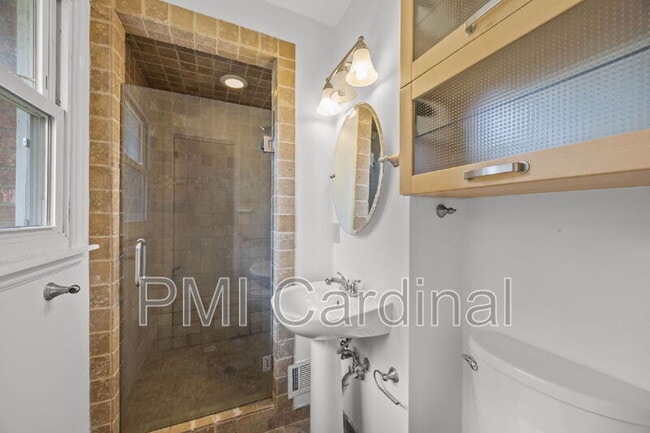 Building Photo - 2616 Redbud Dr