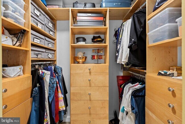 Building Photo - 1401 17th St NW