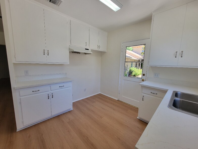 Building Photo - 7266 Allott Ave