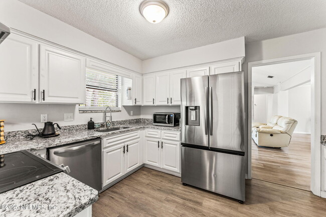 Building Photo - 9783 Viceroy Dr E