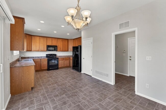 Building Photo - Beautiful 2 Story Home!