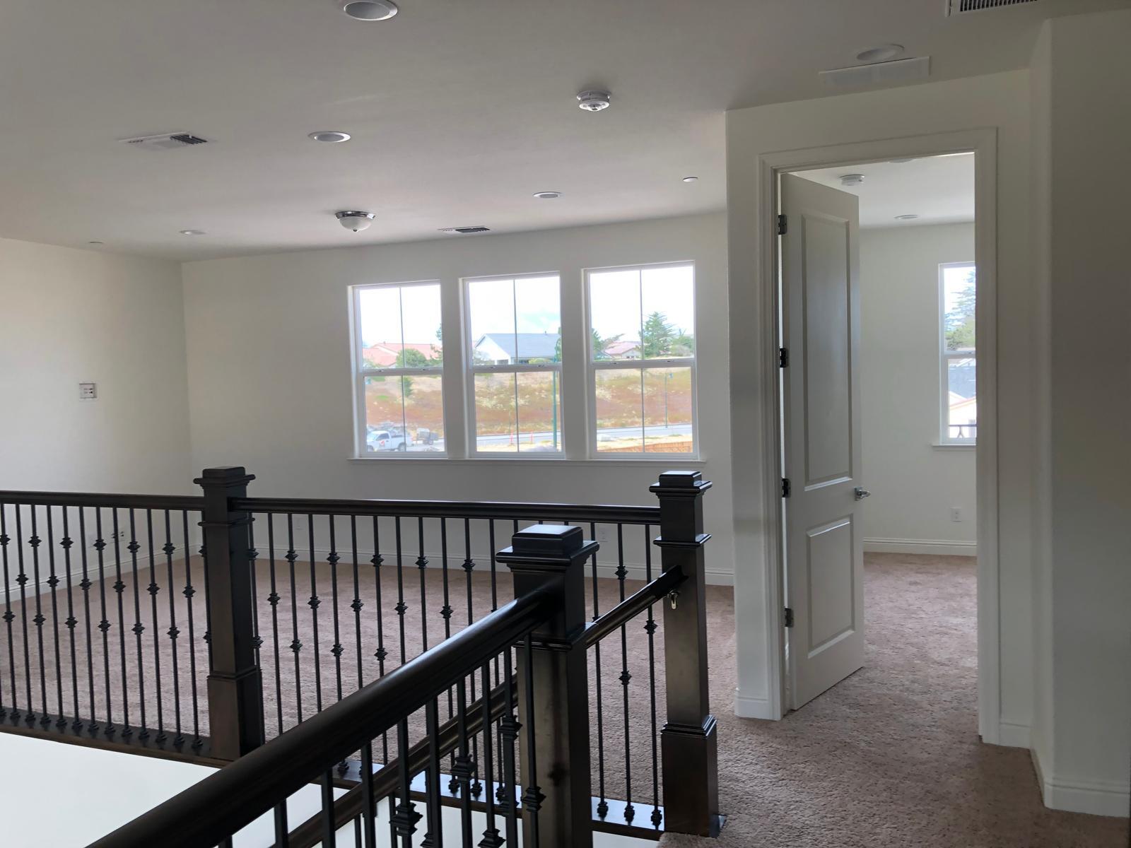 Building Photo - 499 Russell Way