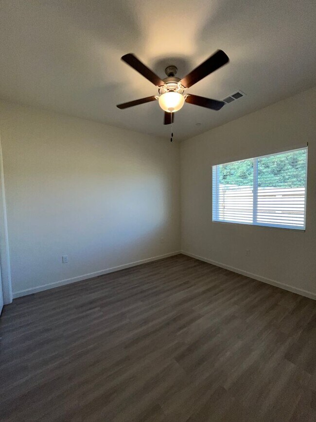 Building Photo - 4214