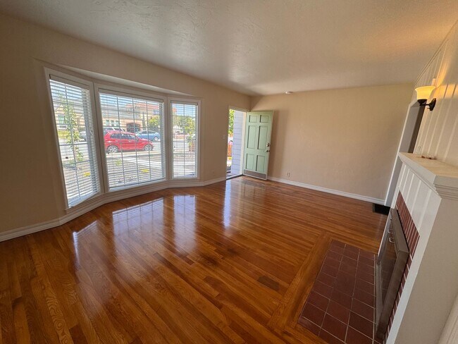 Building Photo - 21 Orange Dr