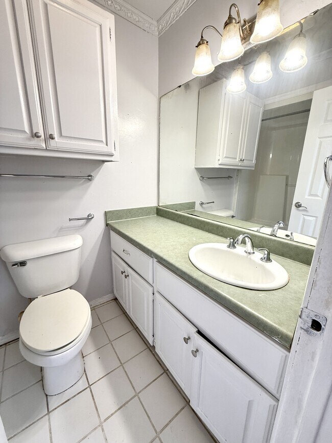 Building Photo - 427 N Rockford Pl