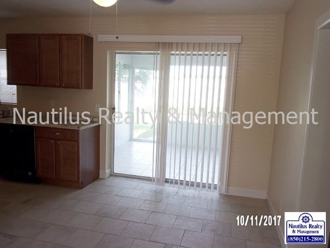 Building Photo - 5114 Beach Dr