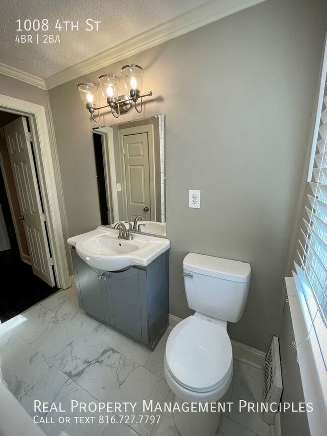 Building Photo - 1008 S 4 St