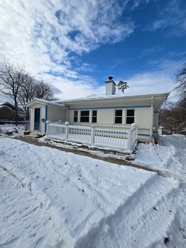 Primary Photo - 1412 Lake Dr