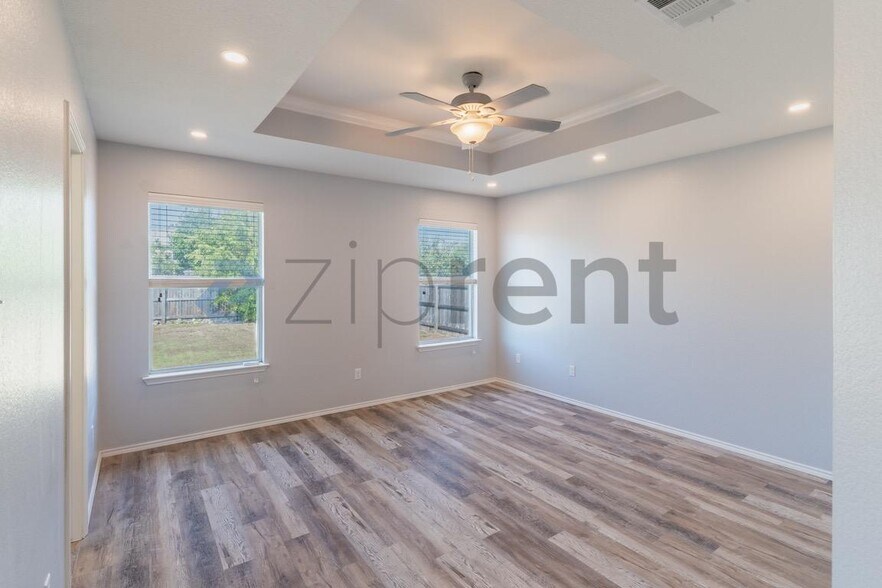 Building Photo - Unit