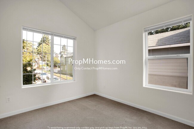 Building Photo - Cozy Three Bedroom Home in SE - New Photos!