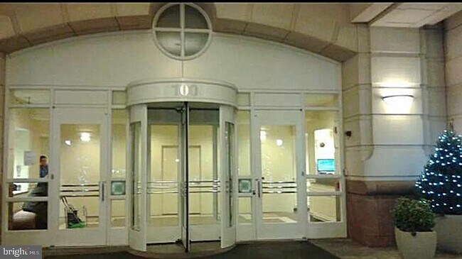 Building Photo - 100 Harborview Dr