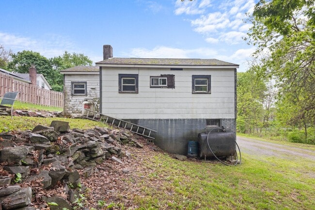 Building Photo - 104 Smithtown Rd