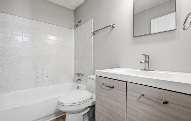 Building Photo - Expansive 2BR Downstairs Apartment Featuring a Fresh Remodel and Stainless Steel Essentials.