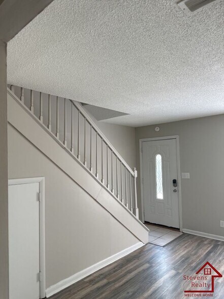 Building Photo - 4131 Wilkesview Dr
