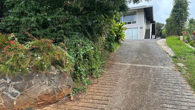 Building Photo - Available NOW - Newly Renovated Studio with 1 Bath & Washer/Dryer in Maunalani Heights!