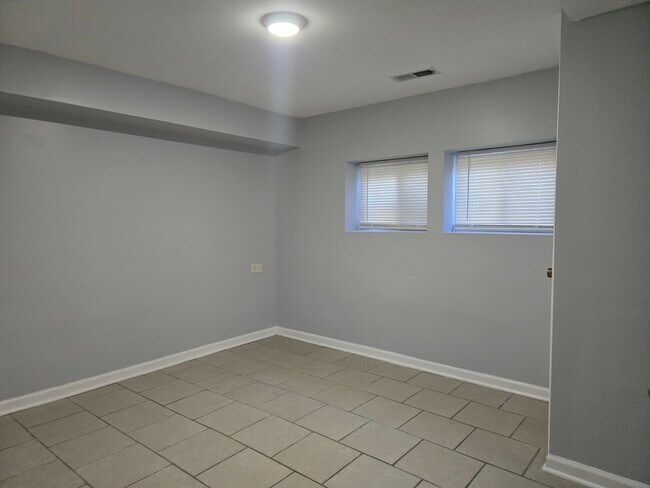 Building Photo - 5508 W Congress Pky