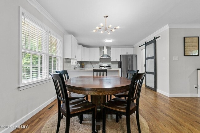 Building Photo - 450 Crestview Rd