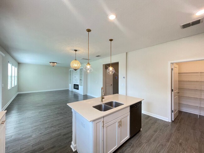 Building Photo - 10881 Longleaf Woods Dr