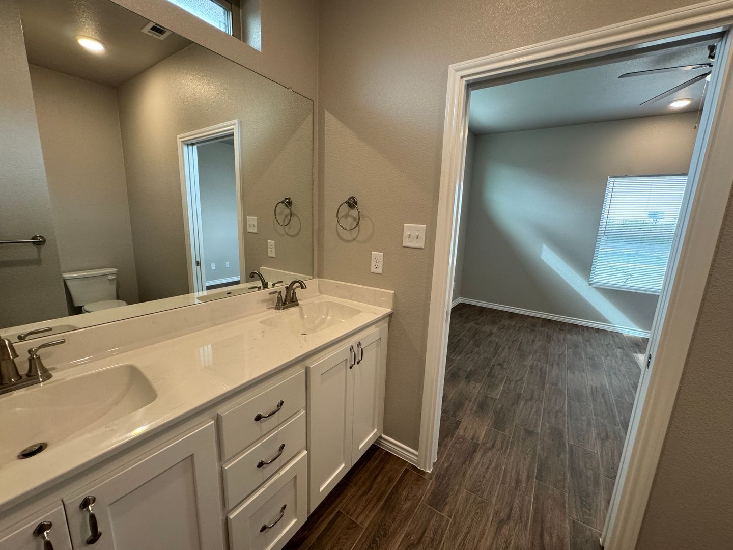 Building Photo - 5403 Rose Gdn Lp