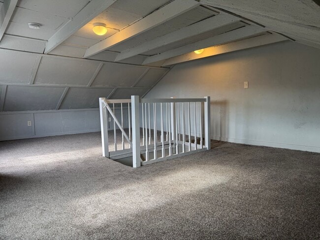 Building Photo - Beautiful 3 Bedroom Home with a Bonus Room in Lancaster City!