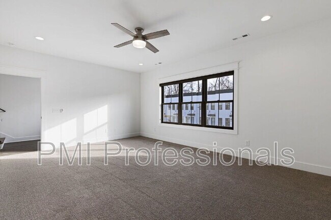 Building Photo - 219 S Bilbro Ave