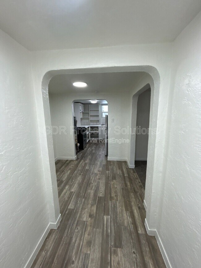 Building Photo - 3209 Burton Ave SE