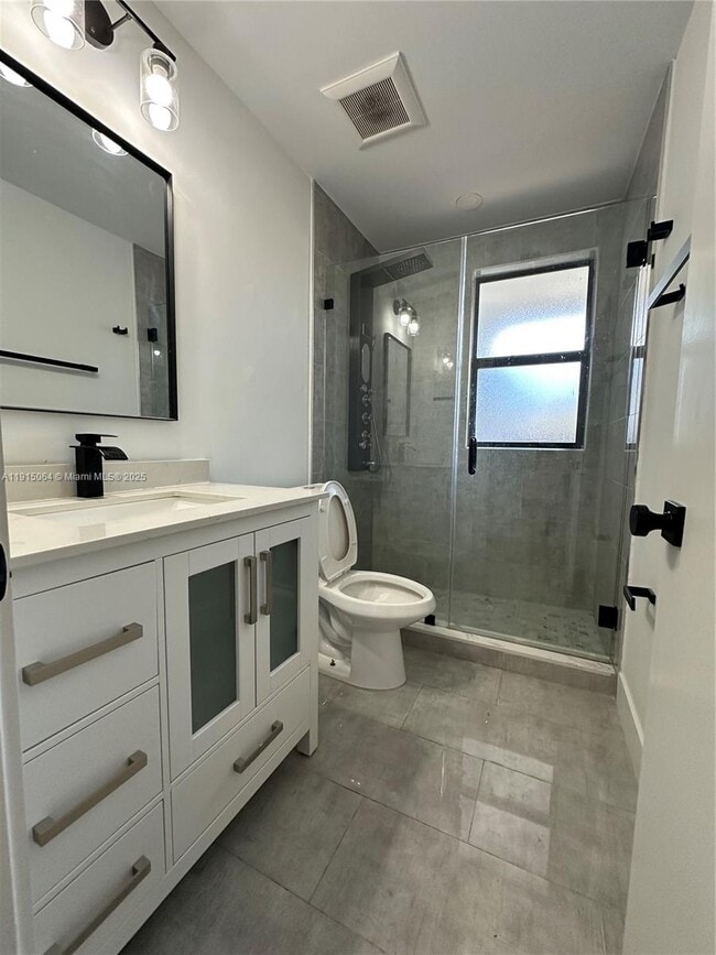 Building Photo - 638 SW 21st Ave