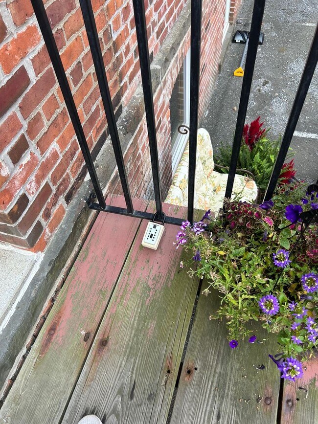 Building Photo - 325 Lafayette St