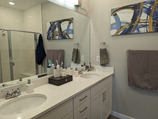 Building Photo - 1621 West 67th Cir