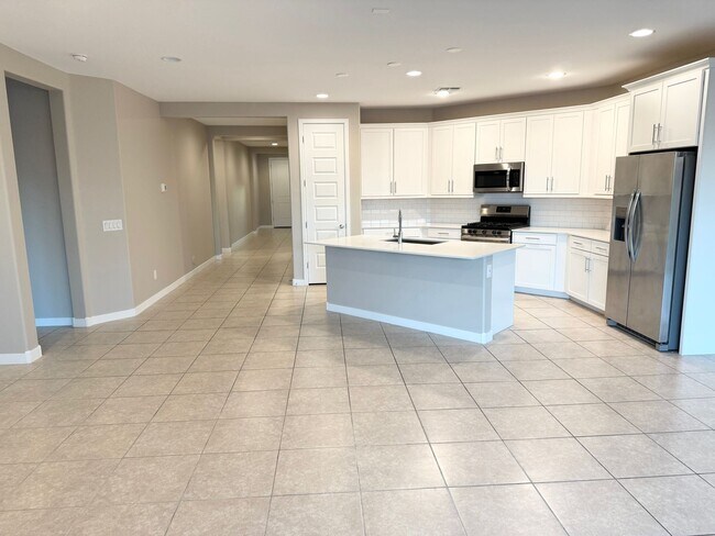 Building Photo - Beautiful Single Level Home Near Verrado!