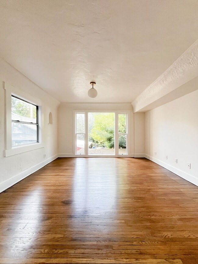 Building Photo - 2246 N Alvarado St