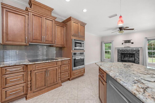 Building Photo - 8731 Thunderbird Dr