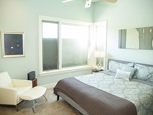 Master bedroom with fan and tall ceilings. - 300 Van Buren St