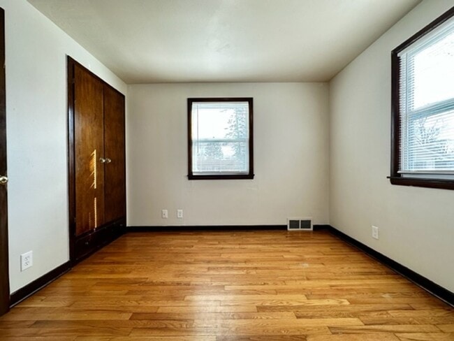 Building Photo - Charming 3 Bedroom 1 Bath Single Family Home