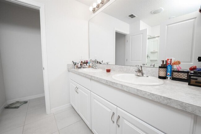Building Photo - 458 Hamlet Lp