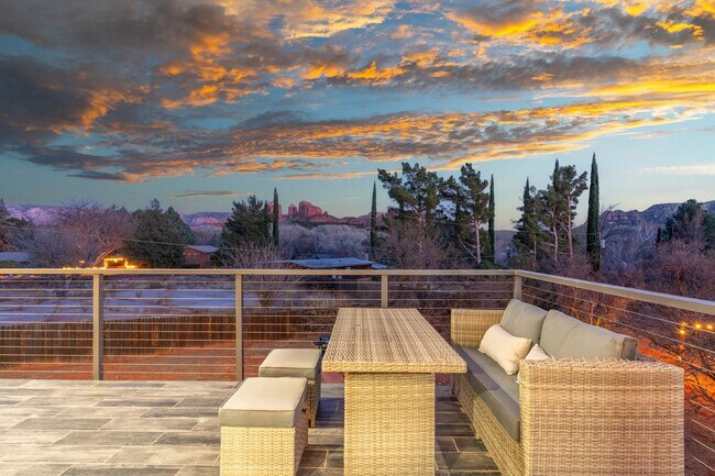 Building Photo - 60 Moondance Ln