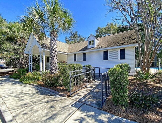 Pool House & Bathrooms - 539 Tayrn Dr