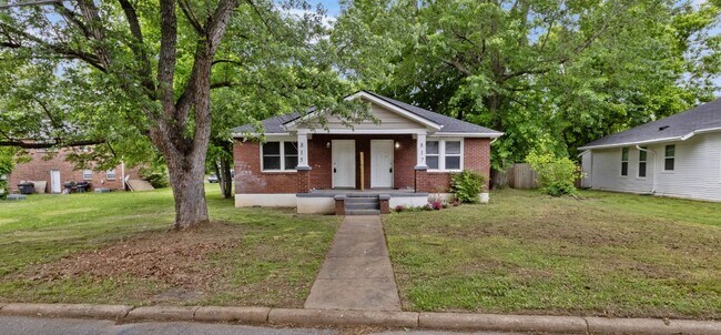 Building Photo - 815 Stafford St