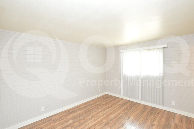 Building Photo - 6040 N 21st Ave