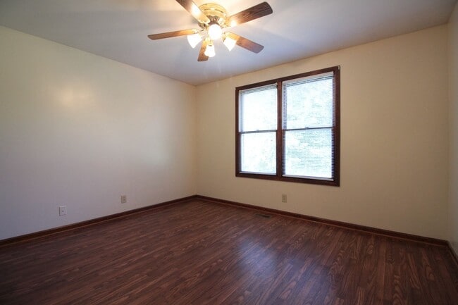 Building Photo - 205 Farmer Rd