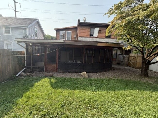 Building Photo - 563 S 24th St