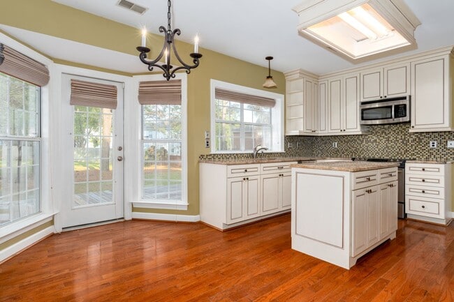 Building Photo - Looking for your dream home in a peaceful ...