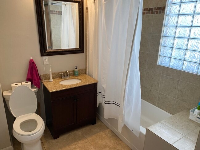 Building Photo - 2504 Girard Avenue South